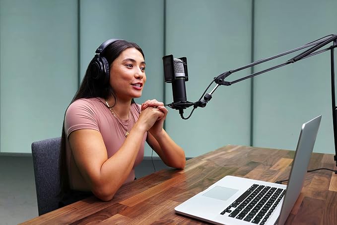 Mackie EM-Series, Large Diaphragm USB Condenser Microphone with Headphone Output and Mute (EM-91CU+), Black