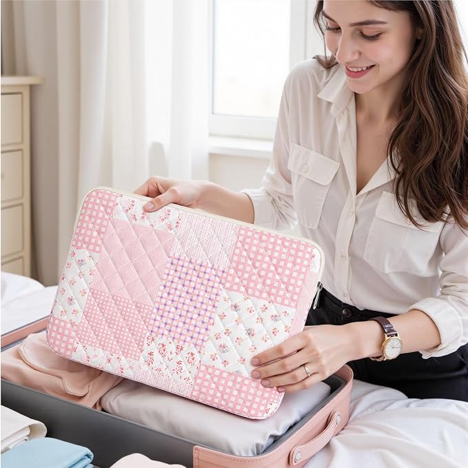 13-14 inch Cotton Quilted Laptop Sleeve for Women, Aesthetic Puffy Laptop Case Carrying Bag Compatible with MacBook Air/Pro 13/Pro 14, Soft Computer Liner Bag (Pink Patchwork, 13.3 inch)
